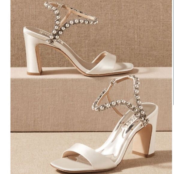 Badgley Mischka Korina Heels White Satin Bridal Wedding US 8 - Picture 1 of 12
